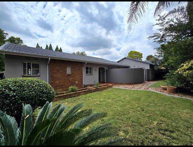 3 BEDROOM FREEHOLD FOR SALE IN BRACKENDOWNS